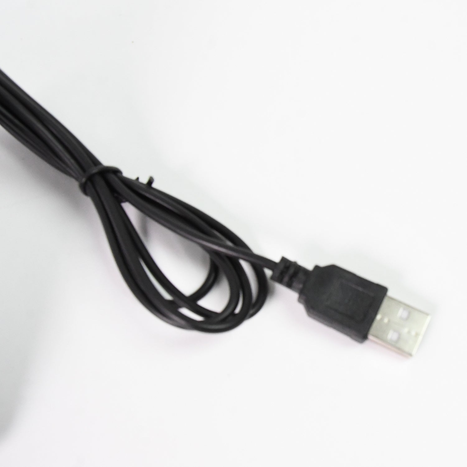 Diagram illustrating the plug-and-play functionality of the Wired USB Keyboard.