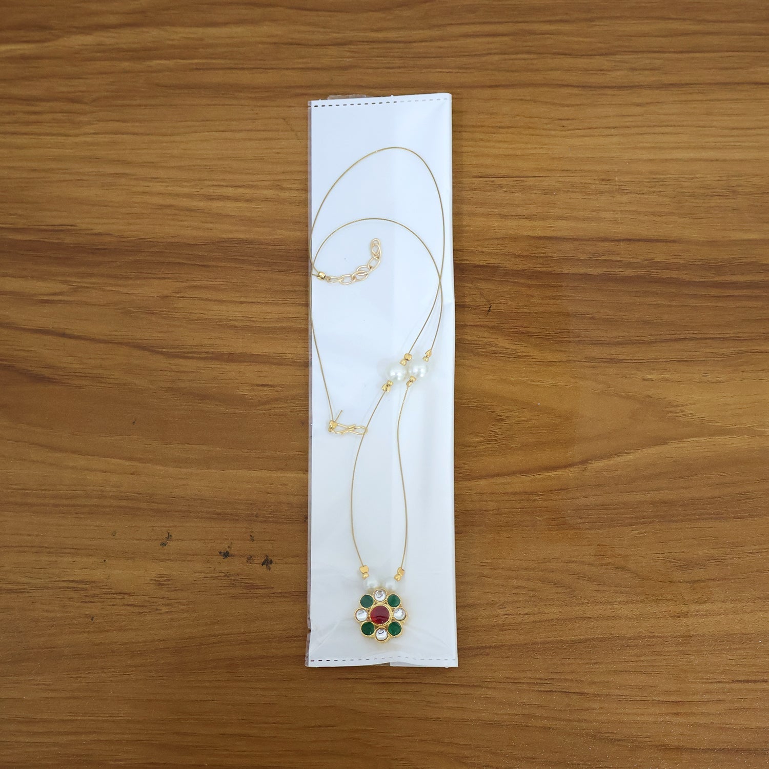 Complete pendant chain jewelry set with multicolor stones and pearl embellishments