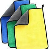 Microfiber cleaning cloth 40x30 cm showcasing soft texture and compact size