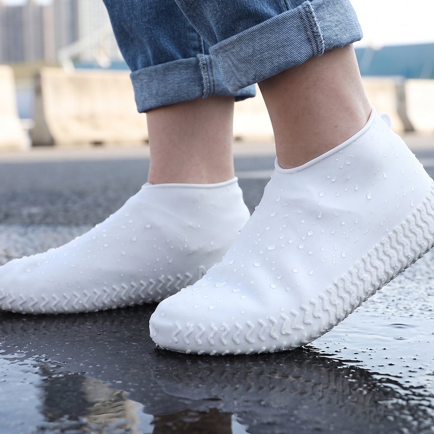 Rainproof silicone shoe cover for outdoor use