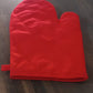 Back view of the heat resistant oven mitt, showing its breathable cotton fabric.